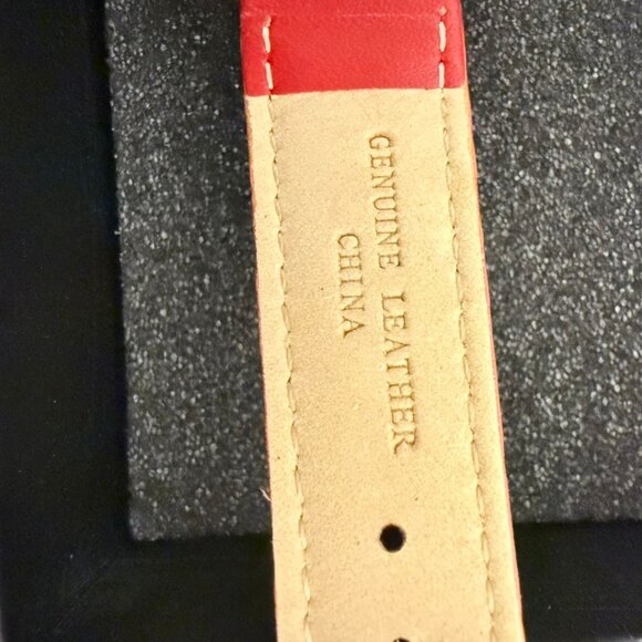 NWT - Disney Minnie Mouse Silver watch for ladies, Vintage style. Red leather st - Picture 4 of 16